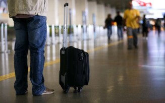 Brasília - Fiscais do Instituto de Defesa do Consumidor (Procon) realizam fiscalização sobre cobrança de bagagens pelas companhias aéreas (Marcelo Camargo/Agência Brasil)