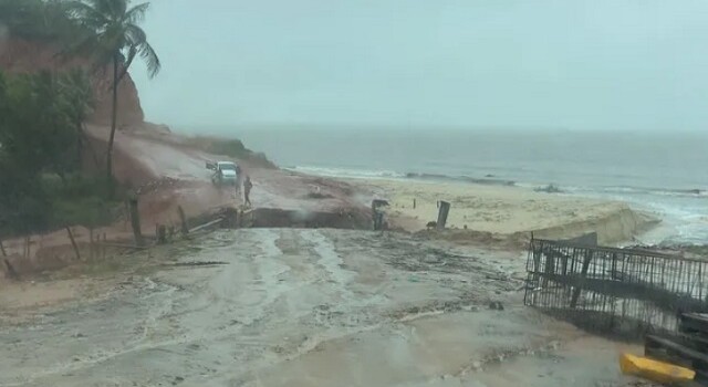 Prado: ponte desaba após fortes chuvas na cidade do extremo sul da Bahia