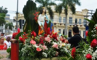 Devotos celebram Santa Bárbara com missa e o tradicional caruru
