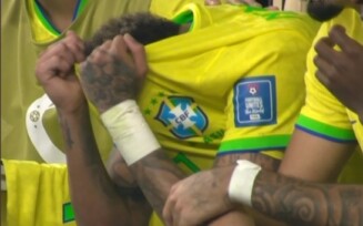 Neymar e Danilo não jogam mais pela Seleção na primeira fase da Copa do Mundo