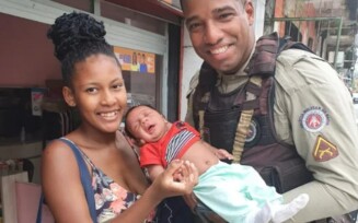 Bebê é reanimado por policial militar em Salvador