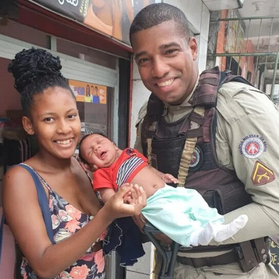 Bebê é reanimado por policial militar em Salvador