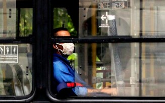 Uso de máscara em transporte público e locais fechados