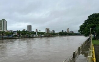 Nível de rio aumenta mais de três metros em menos de 24h após temporal em Itabuna