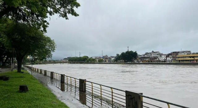 Nível de rio aumenta mais de três metros em menos de 24h após temporal em Itabuna