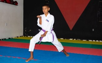Com apenas 10 anos, atleta de Tanquinho e campeão brasileiro sonha em ser professor de karatê