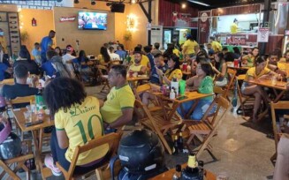 Torcedores vibram com resultado do jogo do Brasil contra a Coreia do Sul