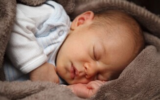 baby-bebê recém nascido Foto Public Domain PicturesPixabay