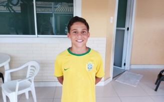 Com sonho de jogar futebol, garoto de 10 anos escreve carta sobre a Copa do Mundo e ídolo do esporte