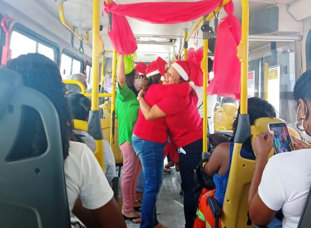 Confraternização no ônibus coletivo do Jussara_ Foto: Divulgação