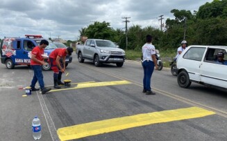 Conceição do Coité: voluntários pintam quebra-molas após registro de 8 acidentes no fim de semana