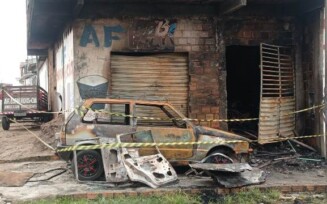 Incêndio destrói fábrica de estofados no bairro Tomba_Foto Ed Santos/Acorda Cidade