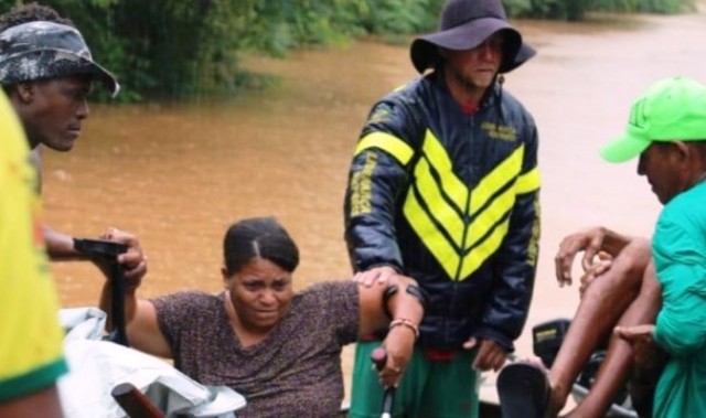 Enchente em Maracás cancela festa natalina