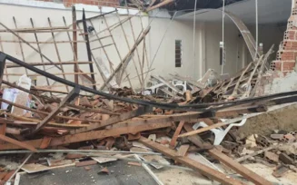 Teto de igreja desaba por causa da força da chuva no norte da Bahia