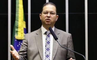 Projeto em tramitação na Câmara Federal obriga que celulares comercializados no Brasil sejam equipados com receptor de rádio FM