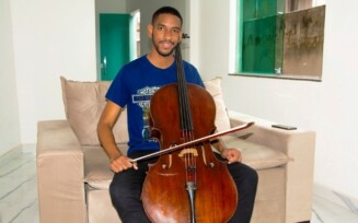 Músico violoncelista feirense_Luan Santa Clara_ Foto Ed Santos_Acorda Cidade