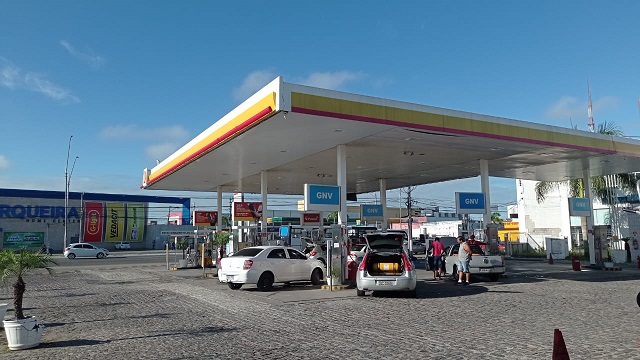 posto shell feira de santana fachada / gasolina / combustível