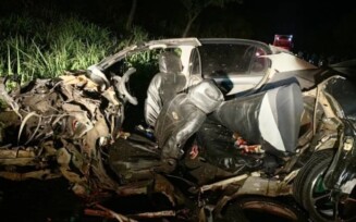 Barreiras: mãe e filho morrem após colisão entre carro e caminhão na BR-242