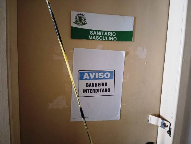 Sem ampla reforma há anos, o prédio anexo da Câmara Municipal de Vereadores de Feira de Santana poderá ser interditado. (Foto: Paulo José/ Acorda Cidade)