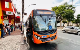Após implantação de ponto de ônibus na Praça João Pedreira, empresário alega queda nas vendas