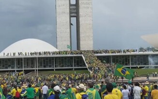 Bolsonaristas radicais invadem Congresso Nacional, em Brasília