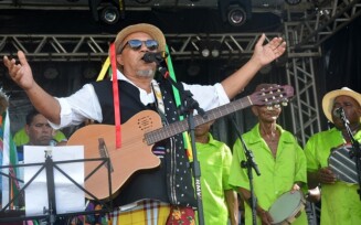 Desfile e shows musicais encerram celebração bicentenária do Reisado de Tiquaruçu