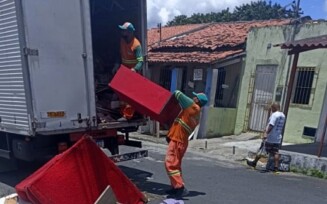 Bota-fora recolhe materiais inservíveis no bairro Chácara São Cosme