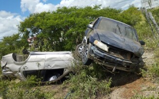 Acidente de trânsito entre dois veículos deixa cinco pessoas feridas na Bahia