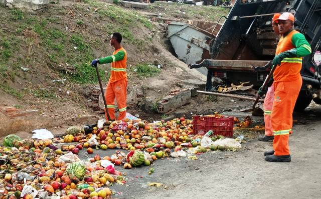Lixo no Centro de Abastecimento_ Foto Ed Santos_Acorda Cidade