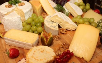 Nutricionista elenca os queijos indicados para consumo diário e os mais calóricos