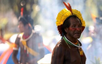 Brasília - Indígenas de todo o Brasil chegam à Brasília para o Acampamento Terra Livre.