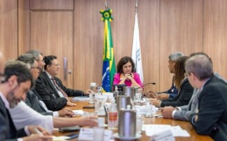 Em Brasília, Jerônimo e Roberta Santana discutem ampliação do Mutirão de Cirurgias Eletivas e reforço na vacinação