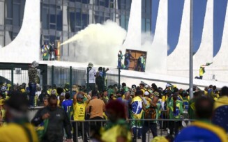 Metade dos presos pelos ataques golpistas em Brasília recebeu auxílio emergencial, diz MPF