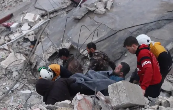 terremoto turquia e síria - twitter - captura de tela de vídeo - print - desabamento - tremores - soterrados - abalo - vítimas - mortas 