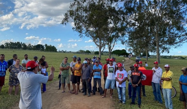 mst - vale do jiquiriçá - jaguaquara - ocupação - ocupam - integrantes - membros - participantes - movimento  Trabalhadores Rurais Sem Terra 