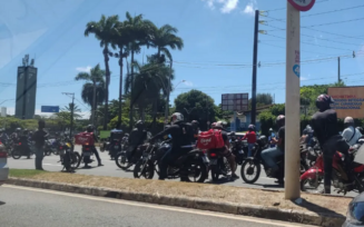 Motociclistas fazem protesto em Salvador e trânsito fica congestionado