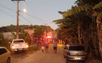 Pai e filho morrem após explosão de caminhão-tanque na Região Metropolitana de Salvador