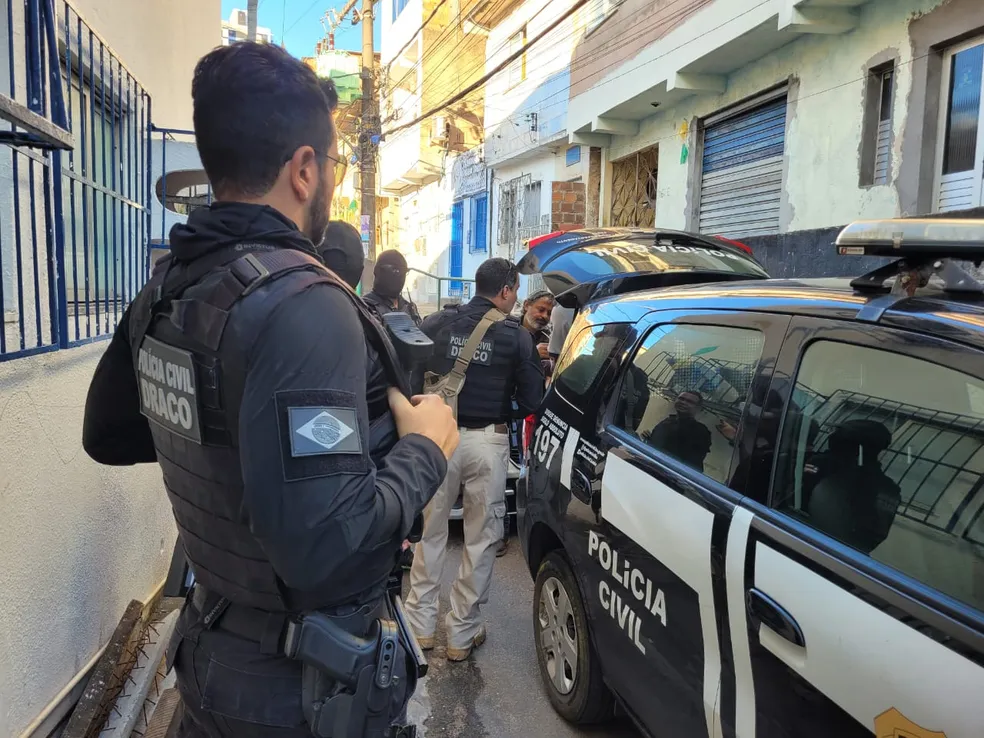 Polícia Civil deflagra operação em Salvador contra grupo envolvido com tráfico de drogas — Foto: Natália Verena/Polícia Civil

 