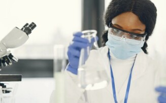 Ser mulher e mãe na ciência: profissionais destacam desafios