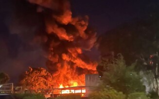 Incêndio de grande proporção destrói ônibus na Rodoviária de Amargosa