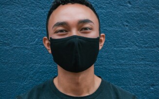 Uso de máscara volta a ser obrigatório em unidades de saúde