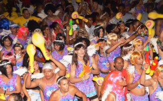 Coletivo cigano repudia escolha de fantasia do bloco "Lá Vem Elas" na Micareta de Feira de Santana