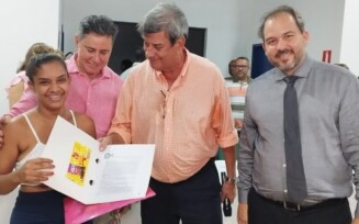 151 moradores recebem escrituras de suas casas em Feira de Santana