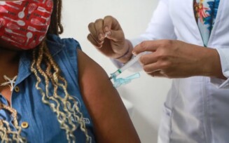 Pessoas com comorbidades a partir de 12 anos poderão receber vacina bivalente