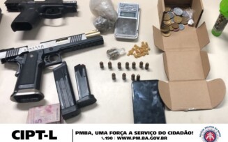 Policiais militares apreendem dupla por porte ilegal de arma de fogo e tráfico de drogas no bairro Queimadinha