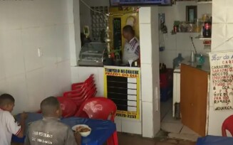 Idoso de 75 anos é baleado durante assalto em bar de Salvador; vítima tocava violão quando foi atingida