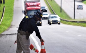 PRF flagra mais de 1.600 veículos acima da velocidade durante feriado do Dia do Trabalho nas rodovias federais da Bahia