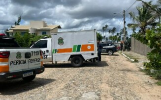 Policial civil mata quatro colegas de trabalho em delegacia, foge em viatura e depois se entrega
