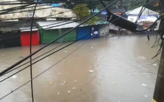 Chuva provoca alagamentos e deslizamento de terra em diversos bairros de Salvador