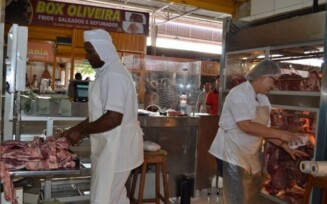 Carne bovina e verduras estão mais baratas em Feira de Santana; comerciantes explicam a tendência do mercado